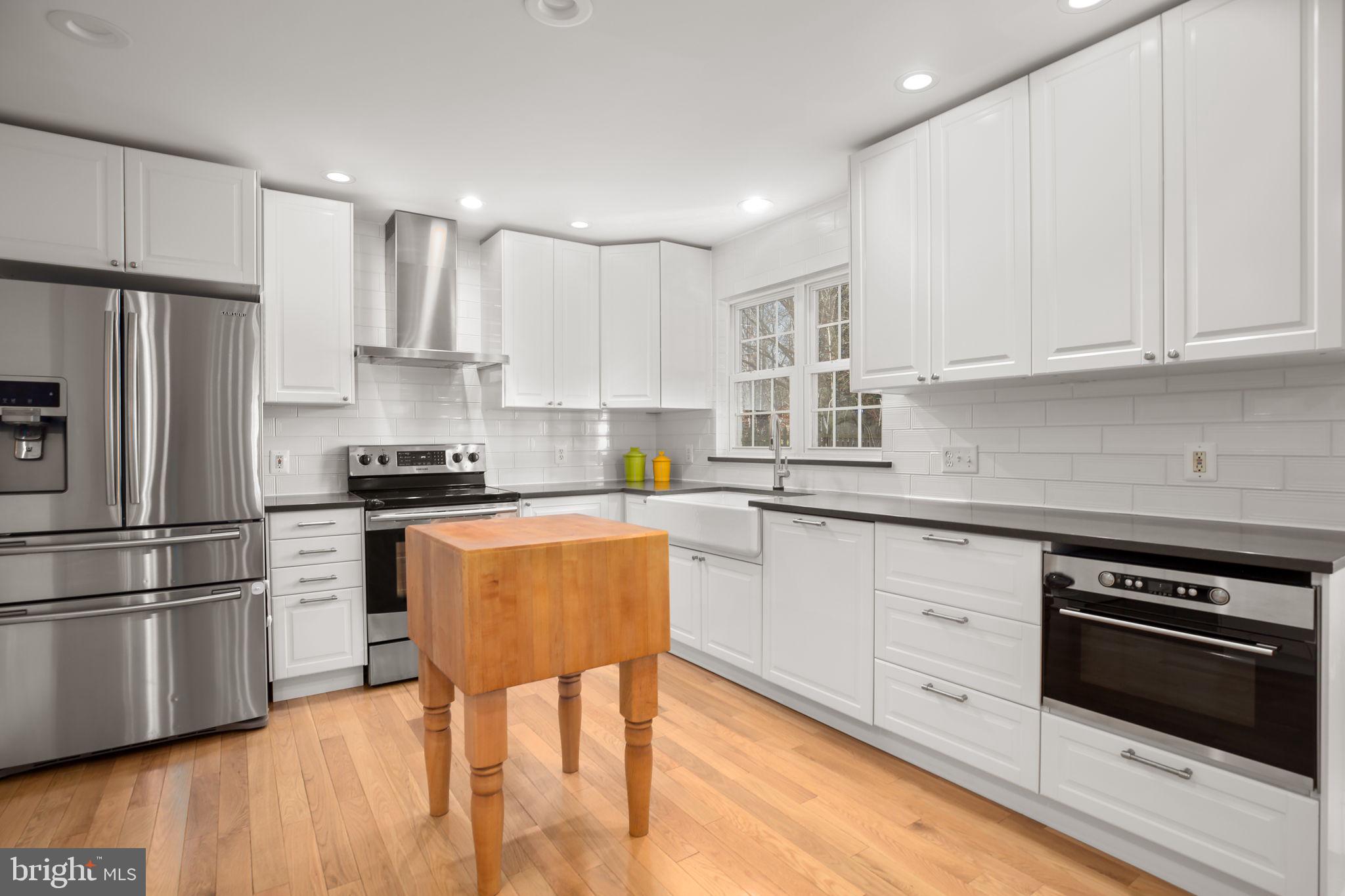 5909 N CRANSTON LANE