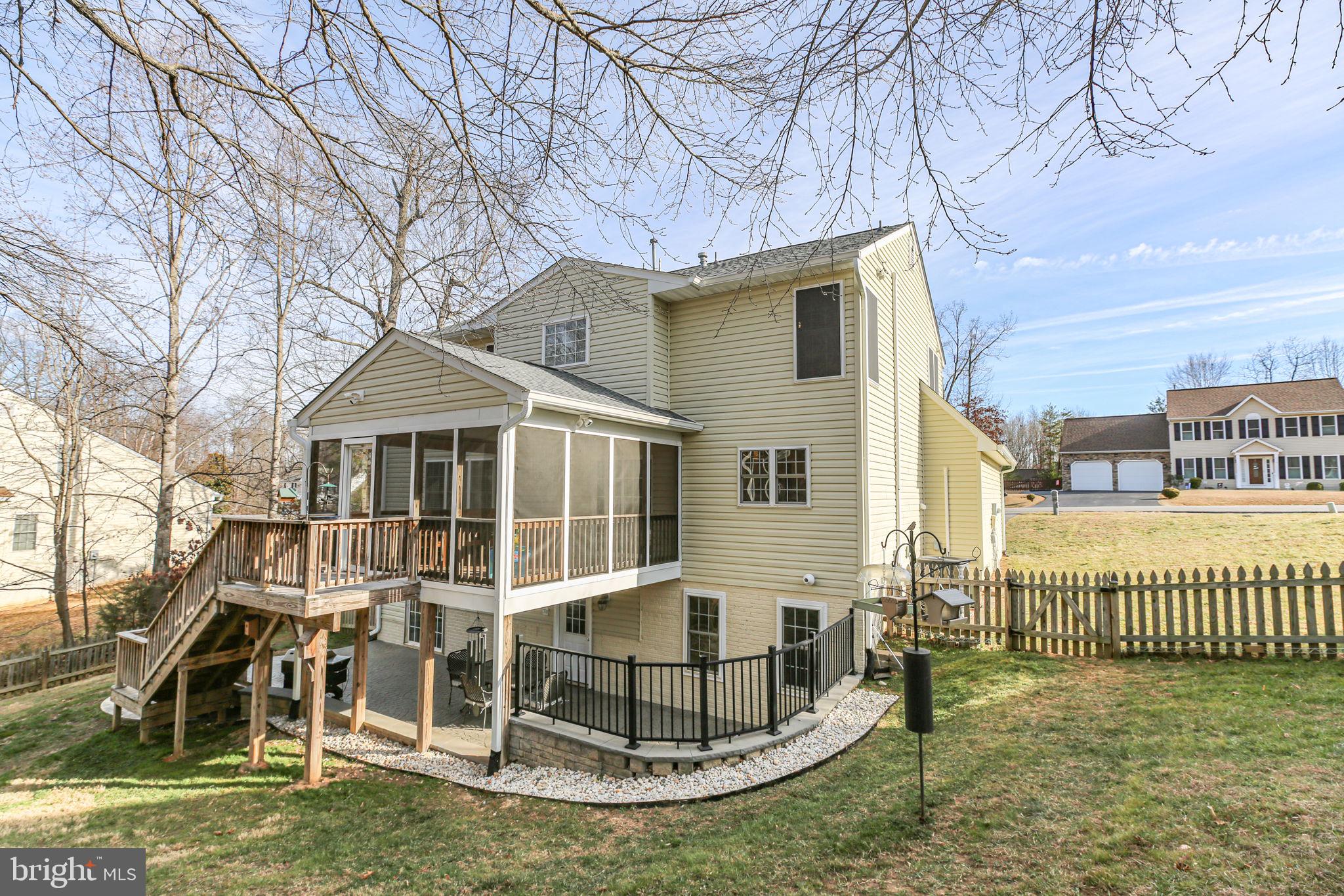 5909 N CRANSTON LANE