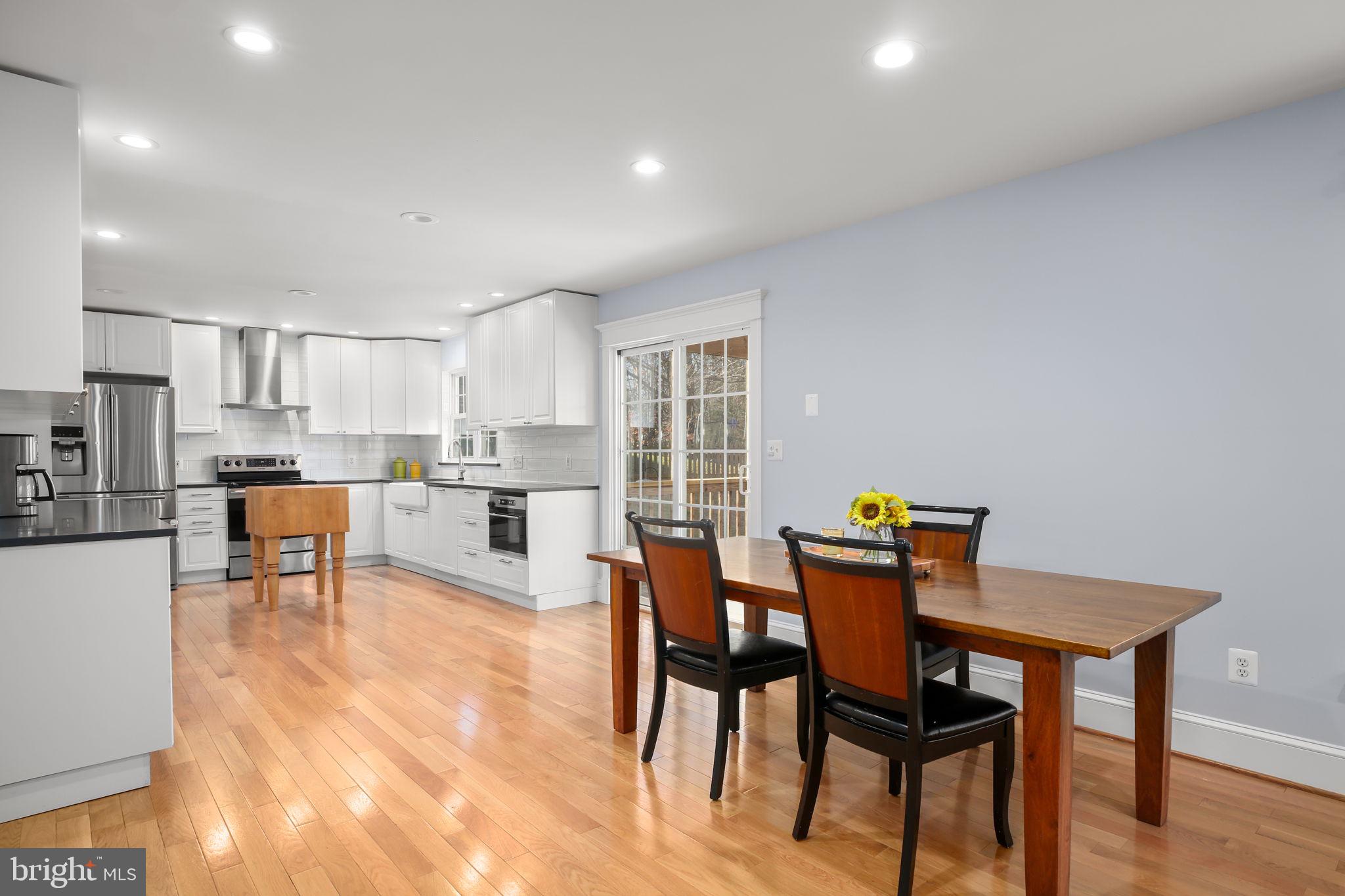 5909 N CRANSTON LANE