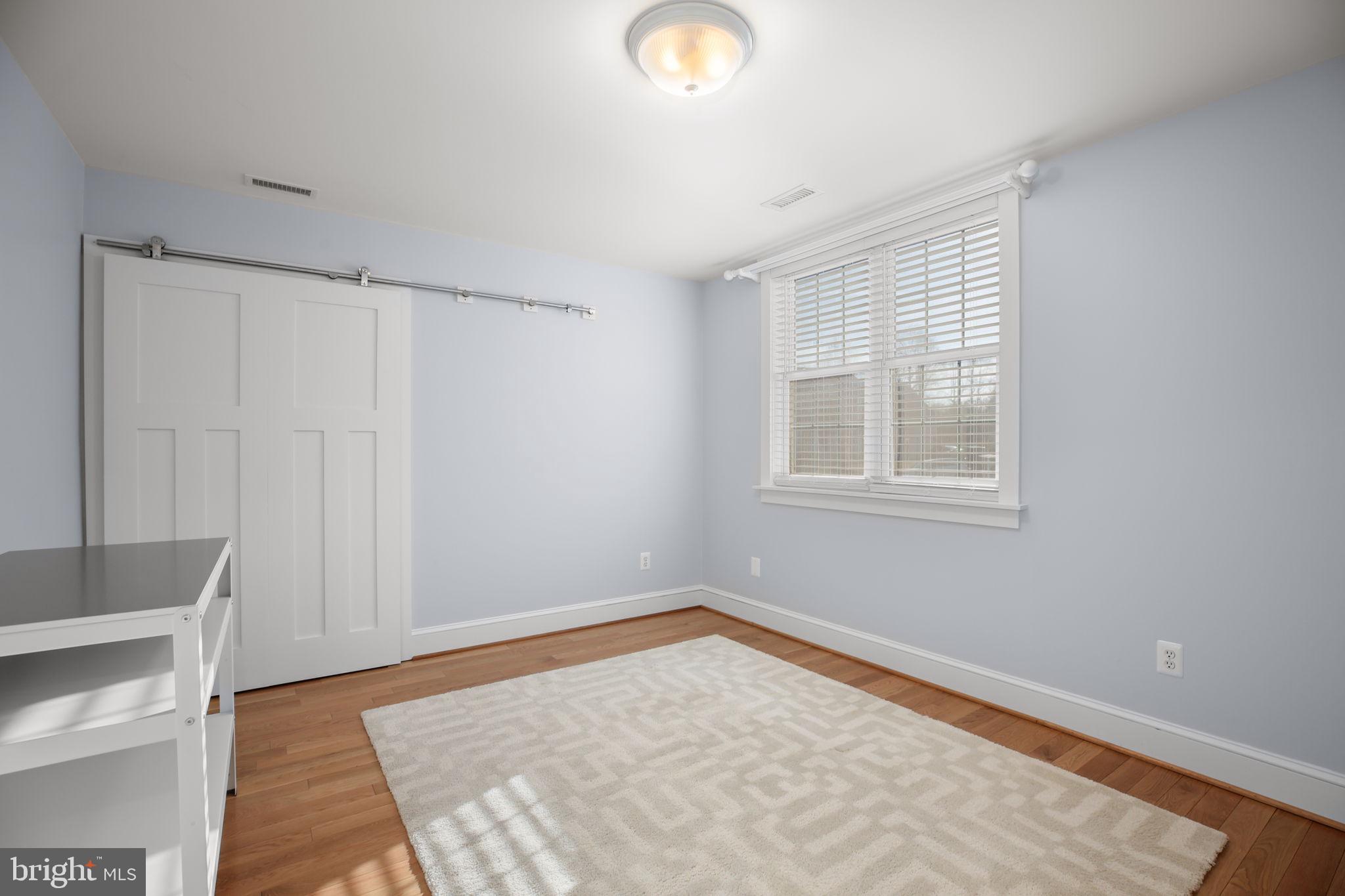 5909 N CRANSTON LANE