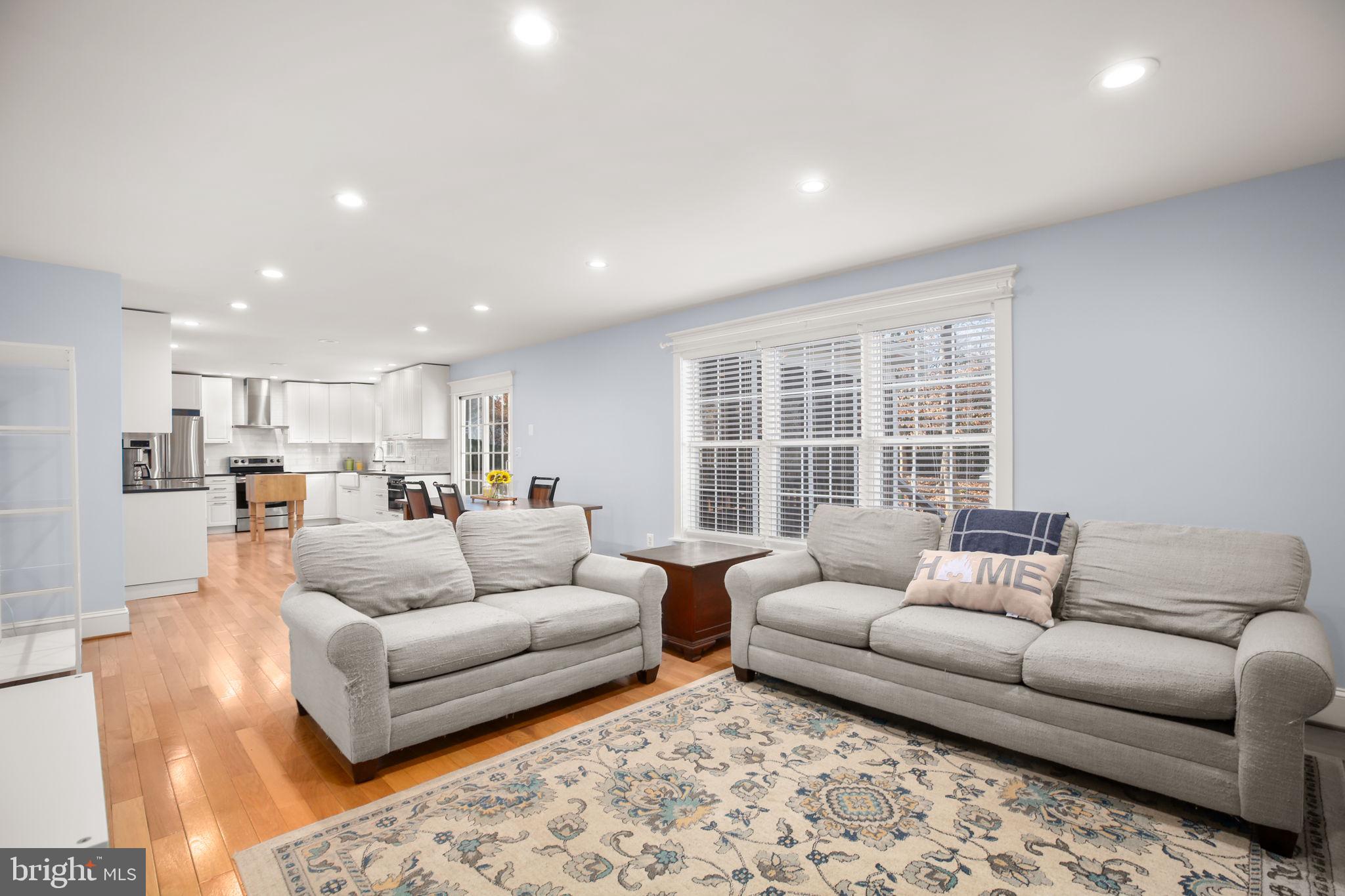 5909 N CRANSTON LANE