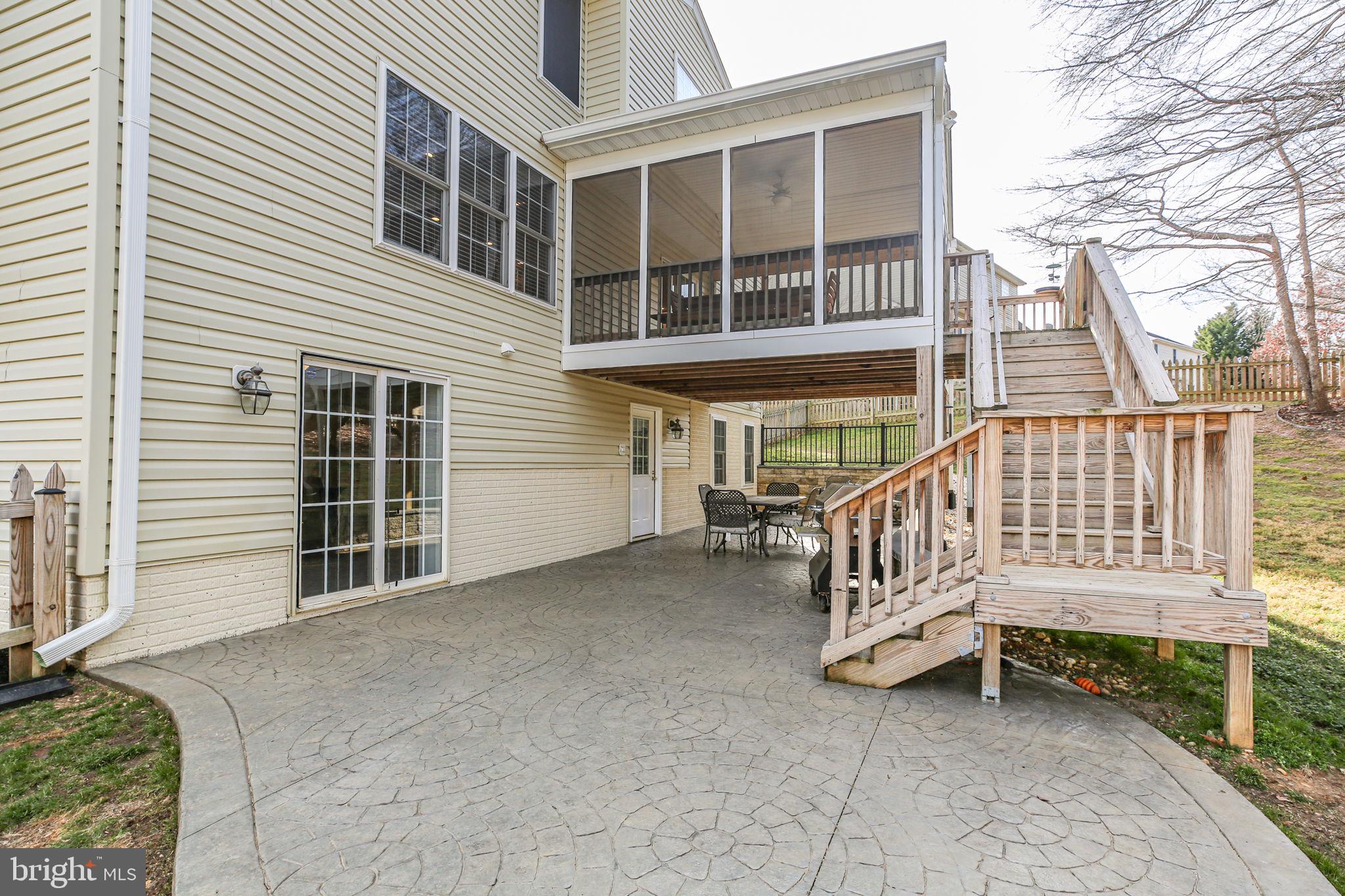 5909 N CRANSTON LANE