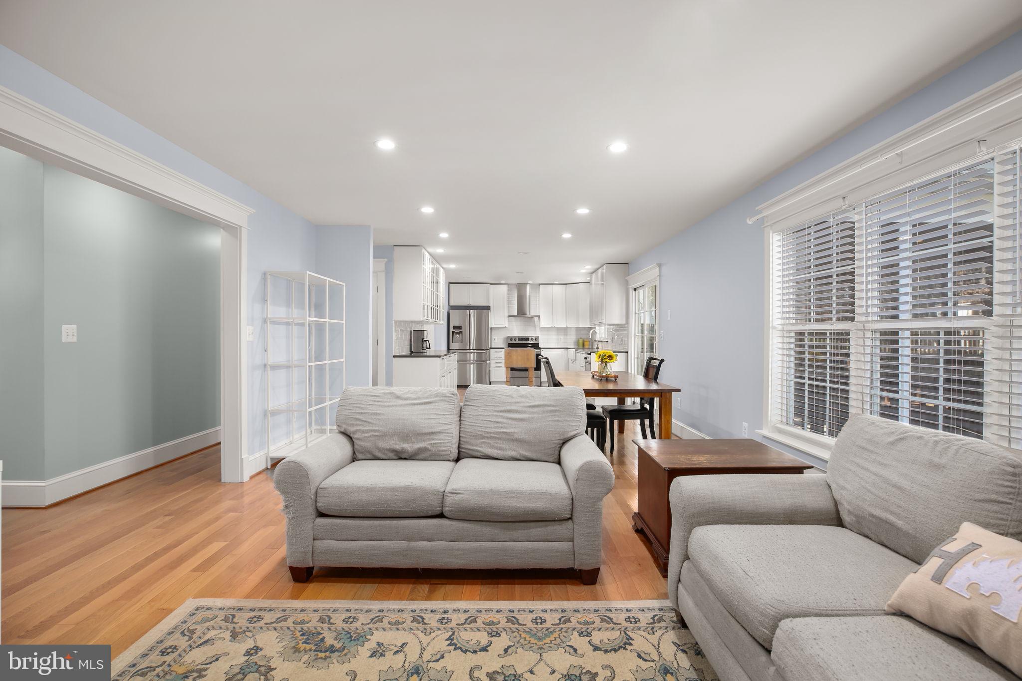 5909 N CRANSTON LANE