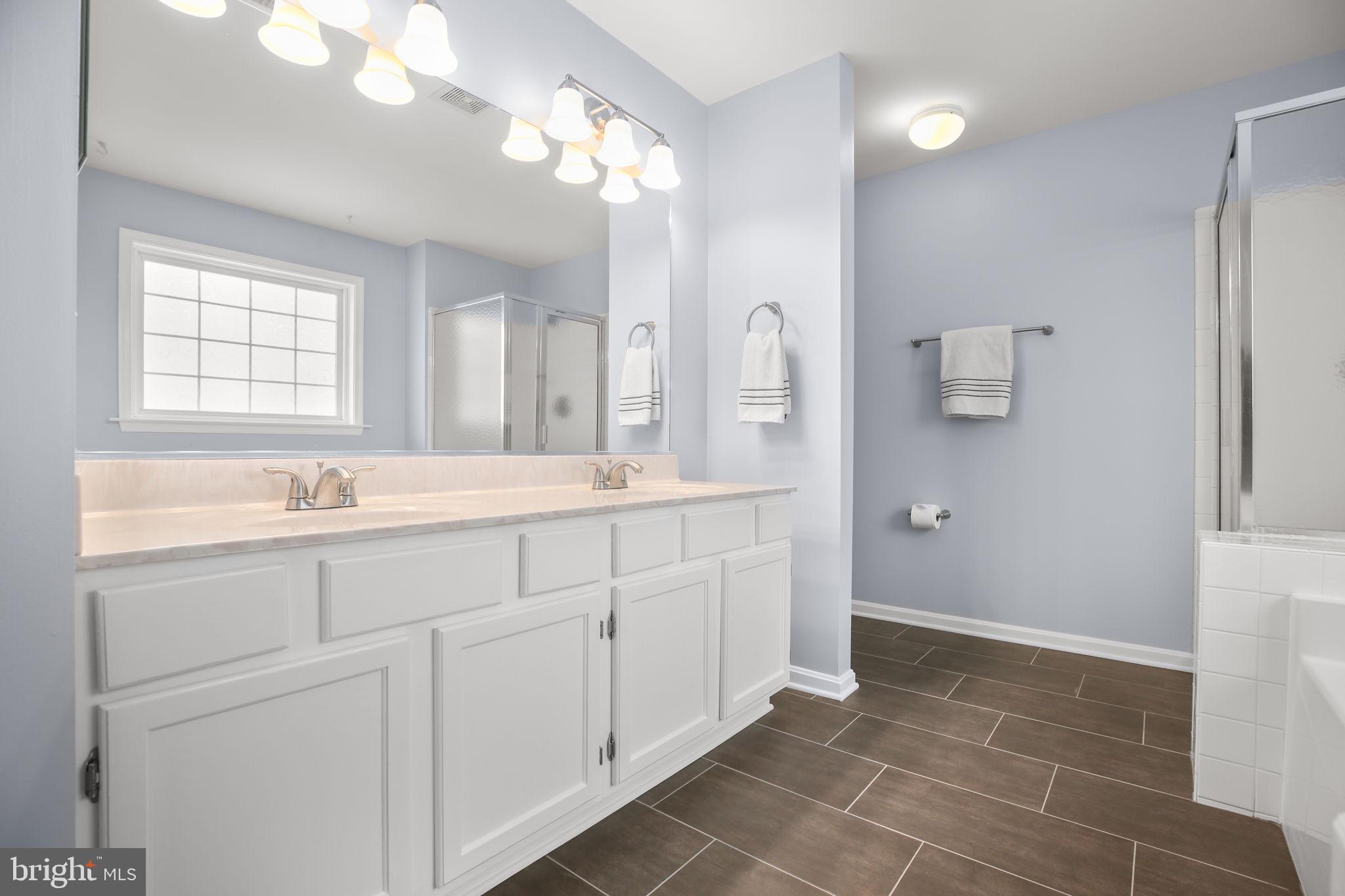 5909 N CRANSTON LANE