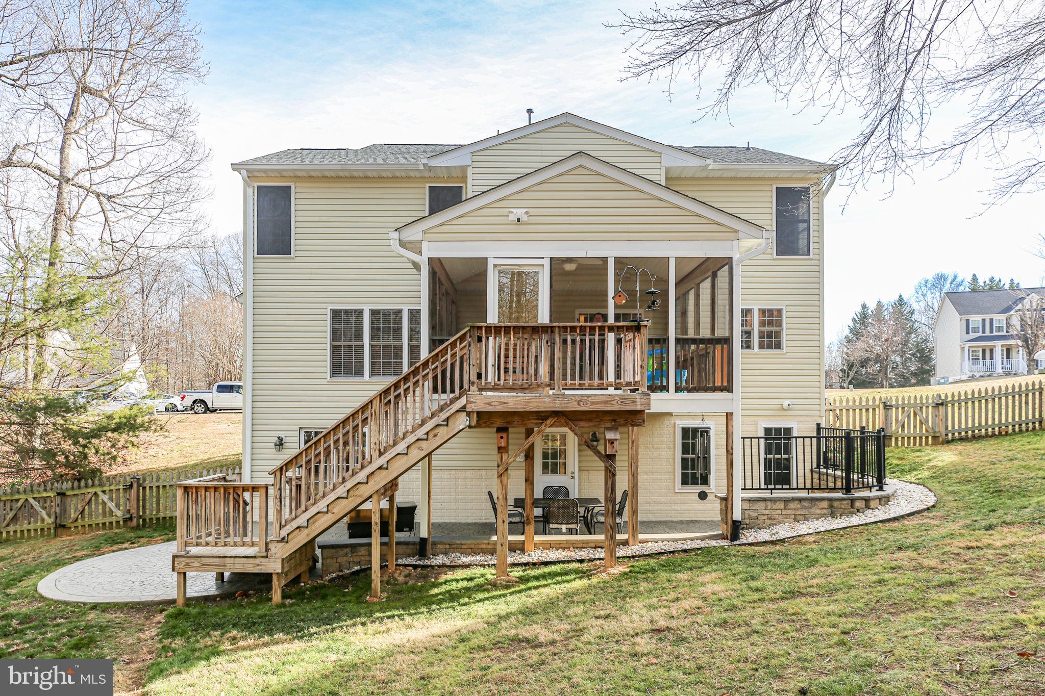 5909 N CRANSTON LANE