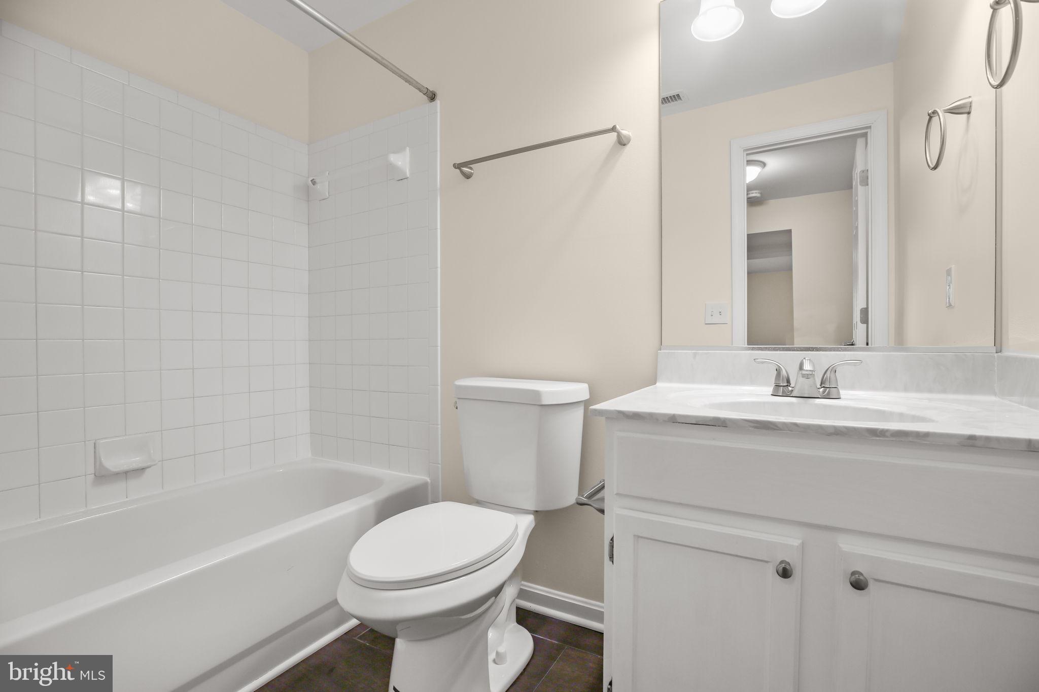 5909 N CRANSTON LANE