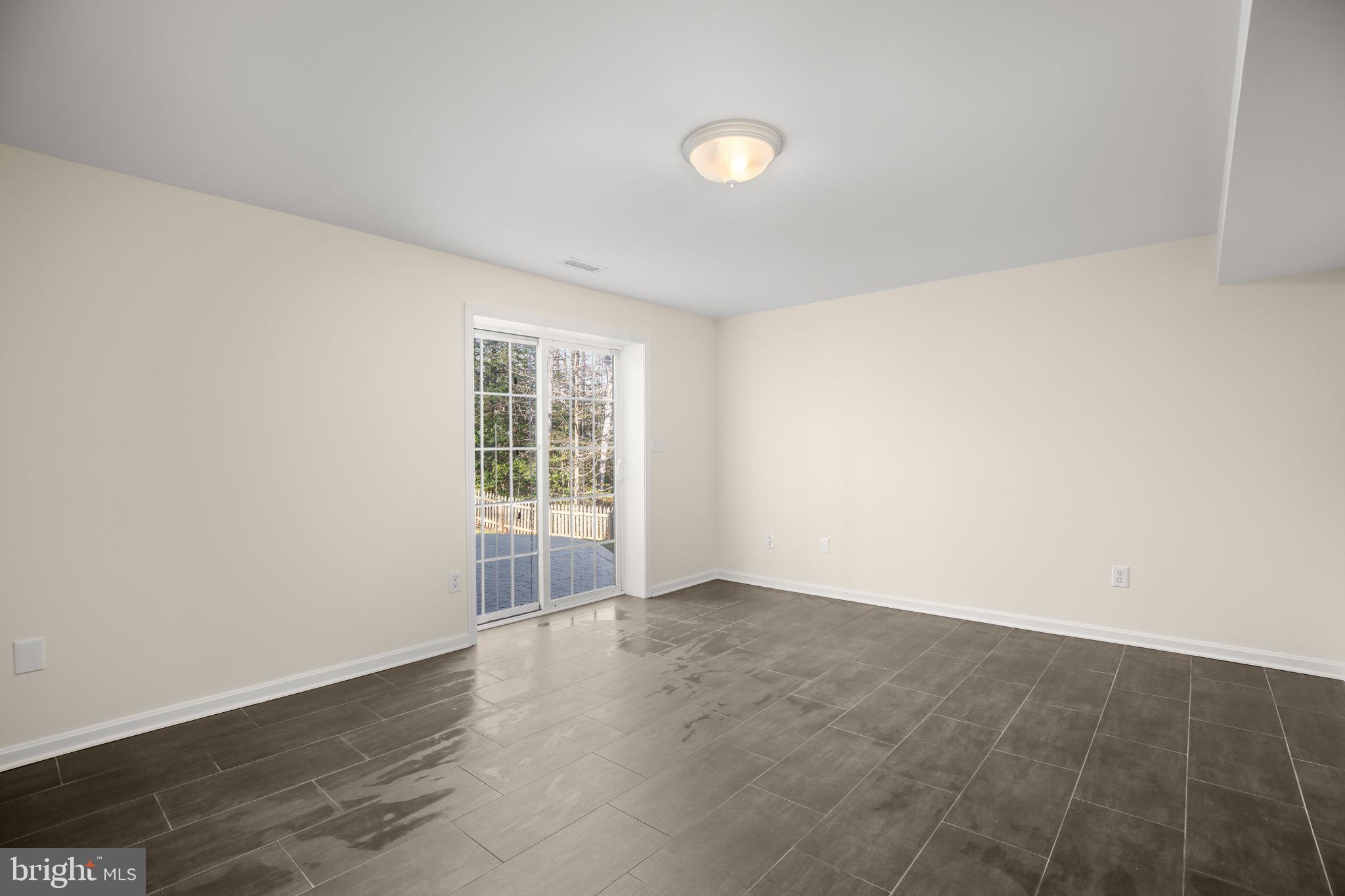 5909 N CRANSTON LANE