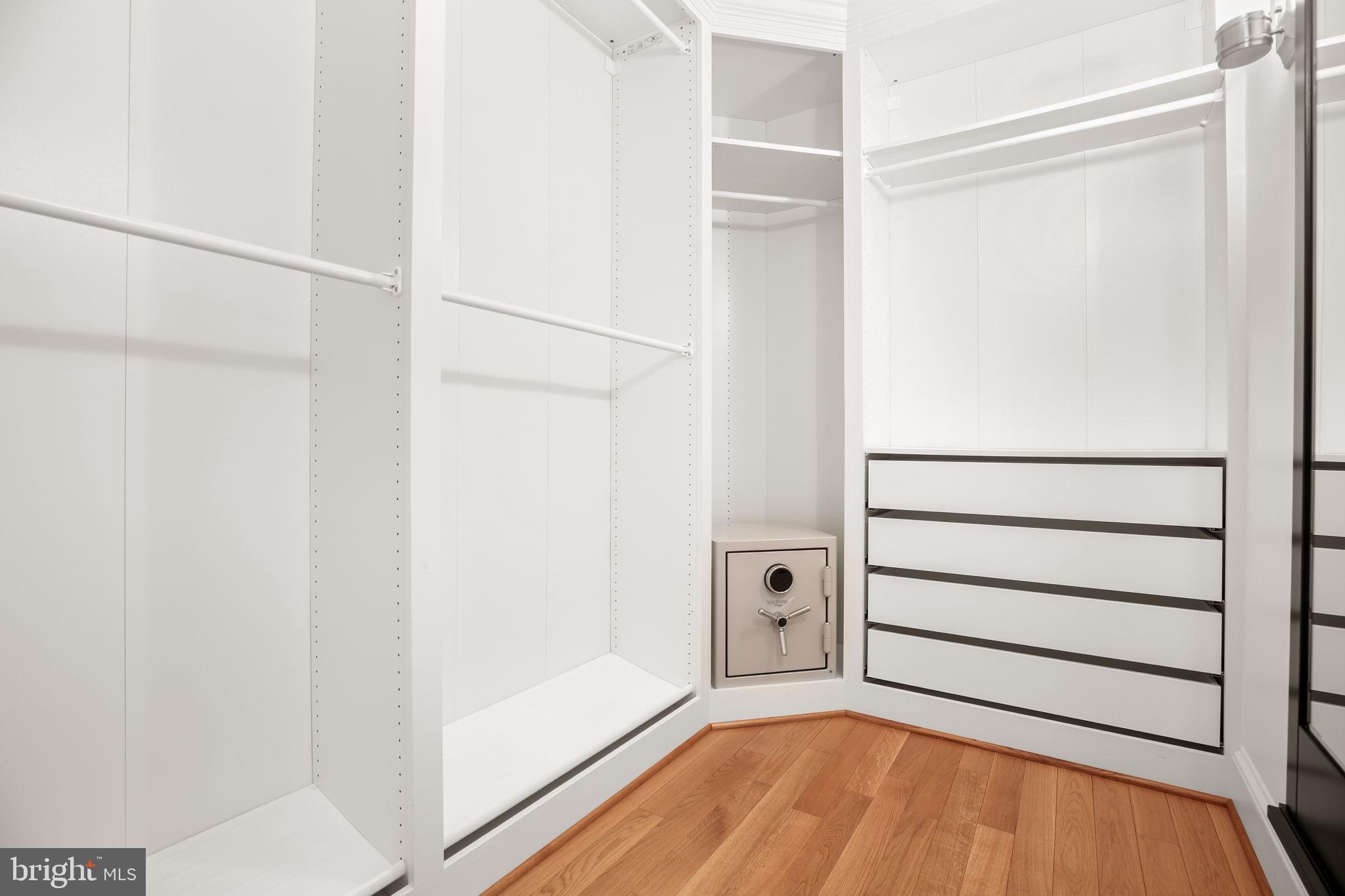 5909 N CRANSTON LANE