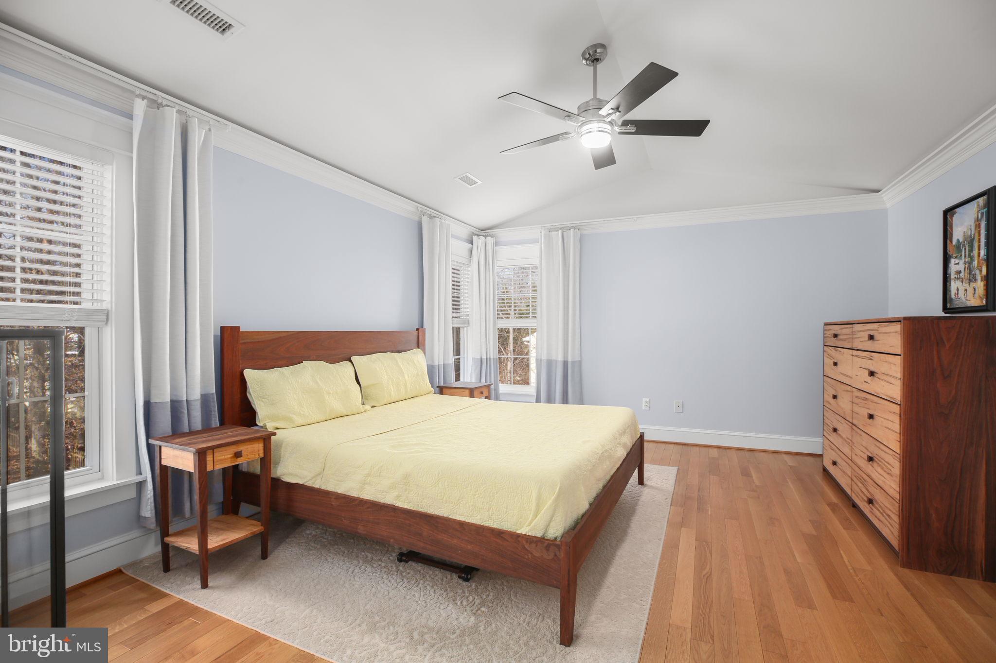 5909 N CRANSTON LANE