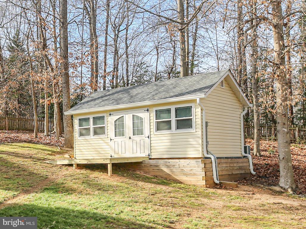 5909 N CRANSTON LANE