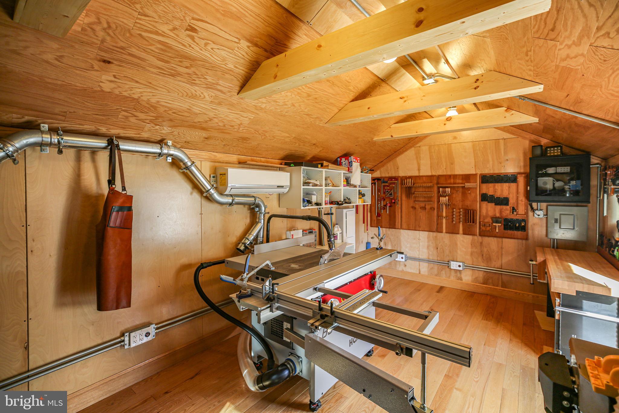 5909 N CRANSTON LANE