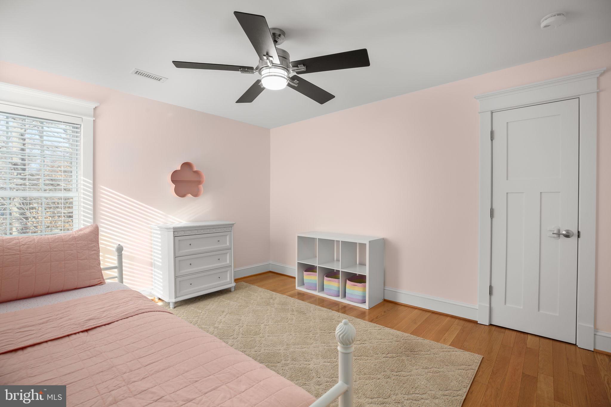 5909 N CRANSTON LANE