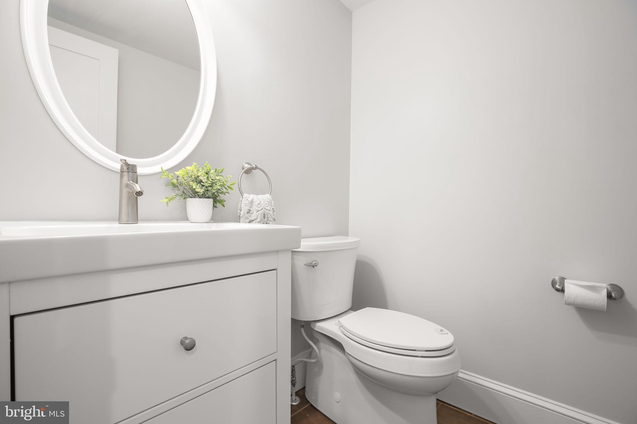 5909 N CRANSTON LANE