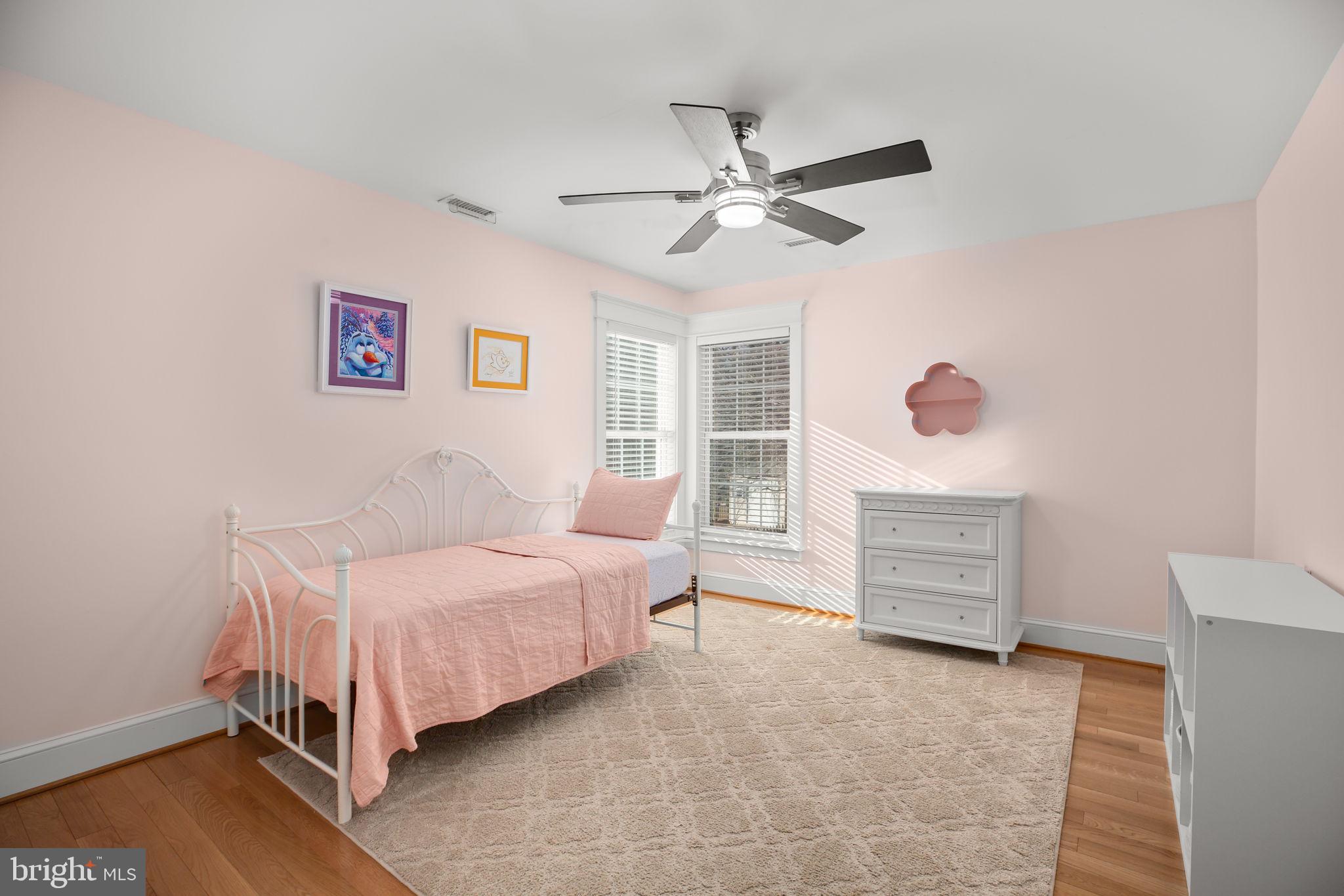 5909 N CRANSTON LANE