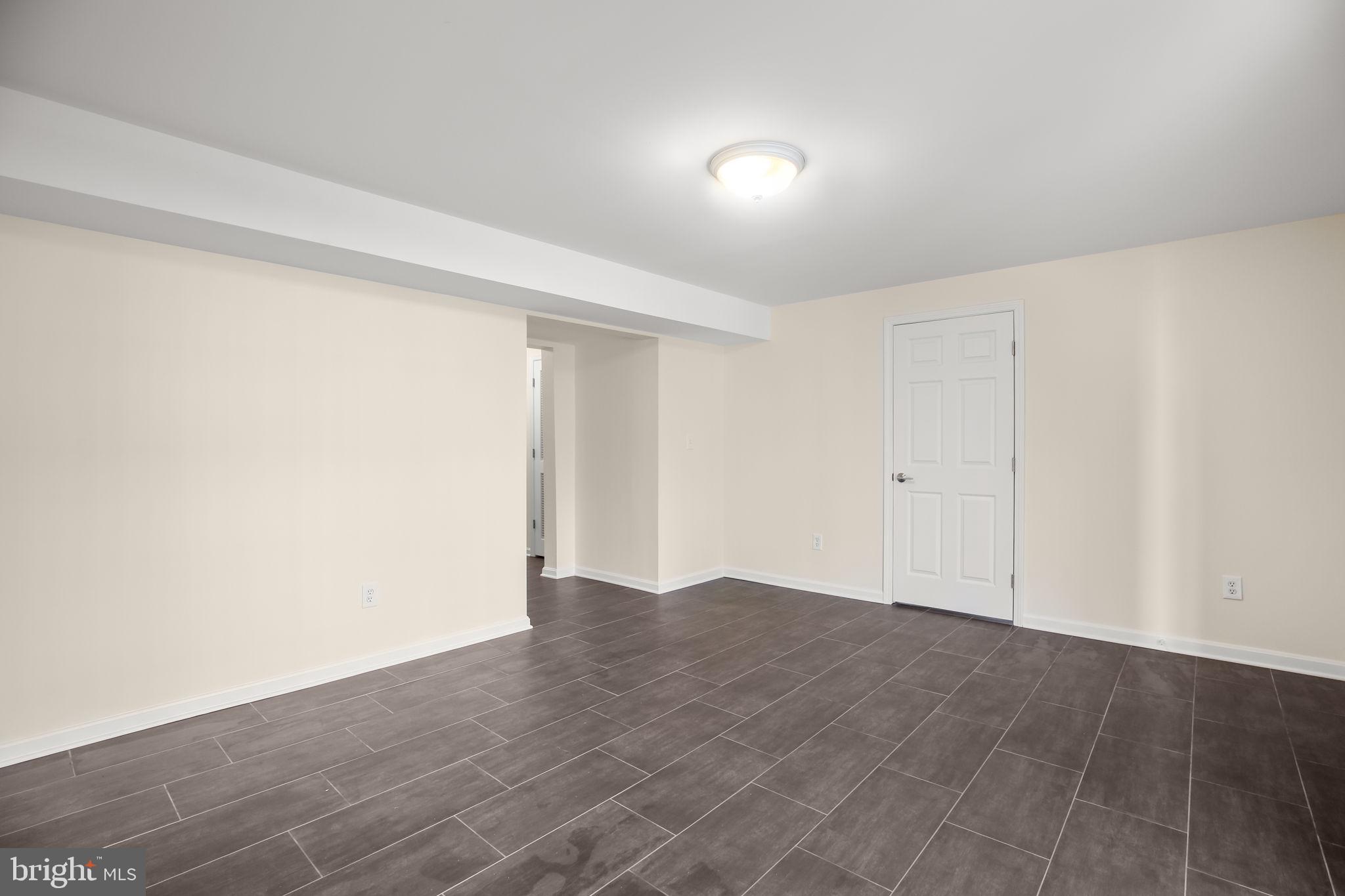 5909 N CRANSTON LANE