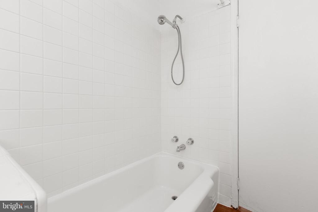 1305 BRAGG ROAD