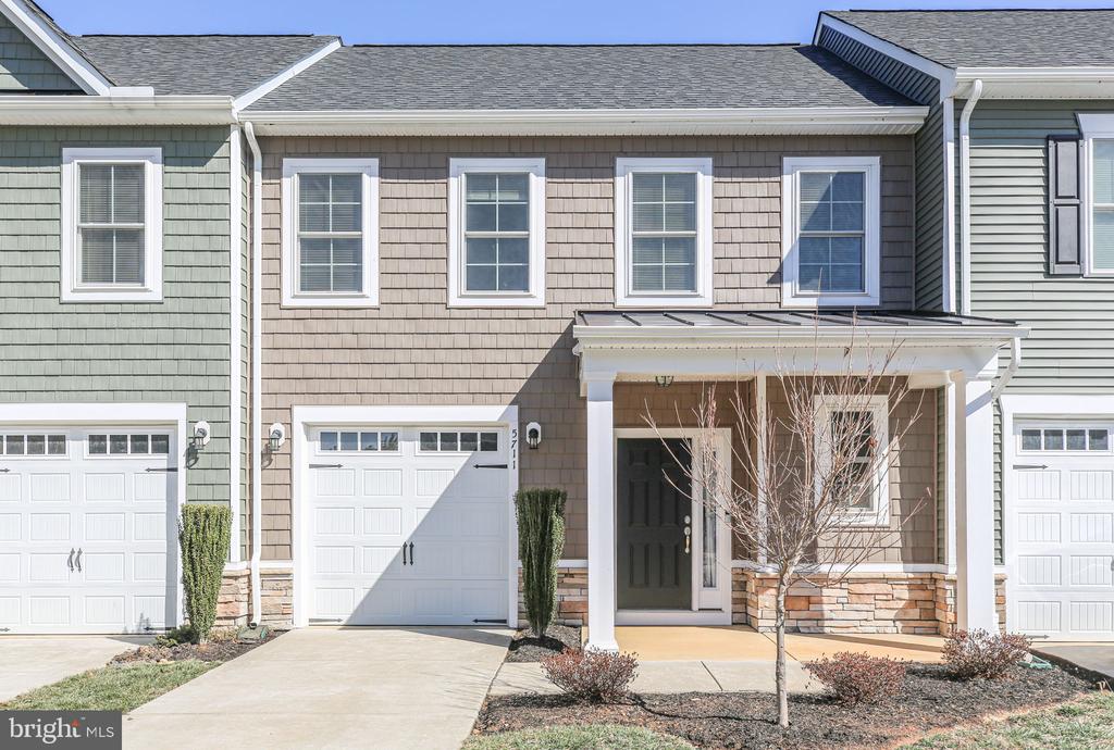 5711 FINLEY ROSE COURT