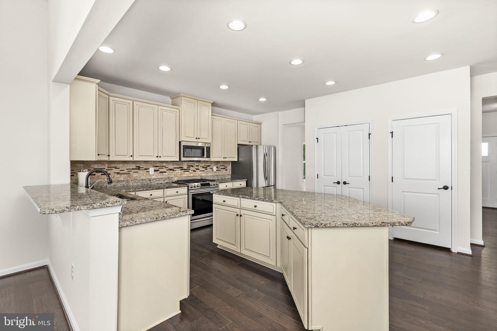 10420 NAPOLEON STREET