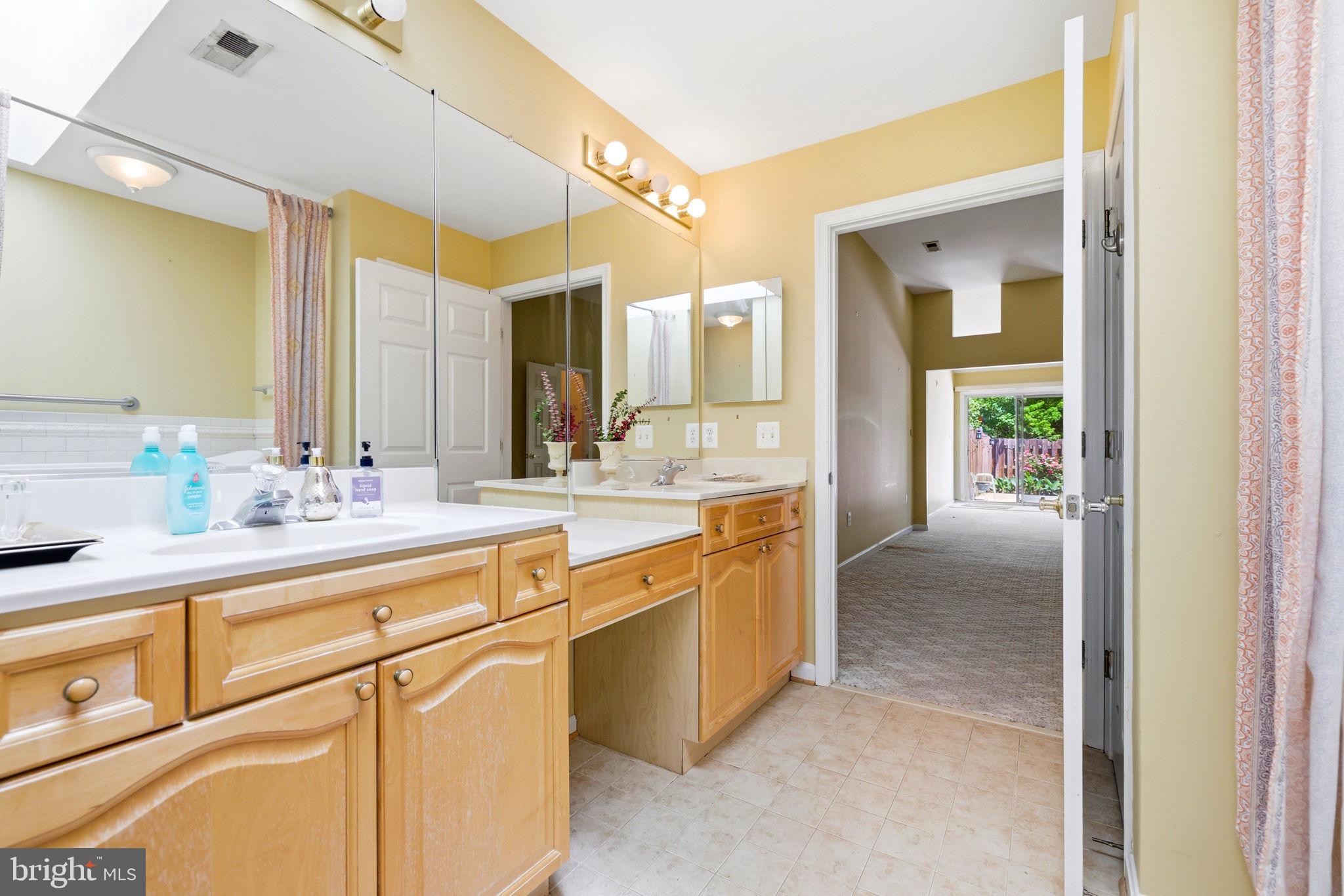 11403 SARASOTA COURT