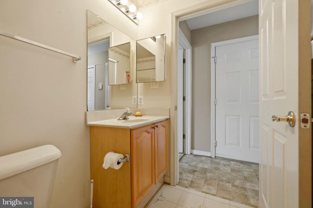 11403 SARASOTA COURT
