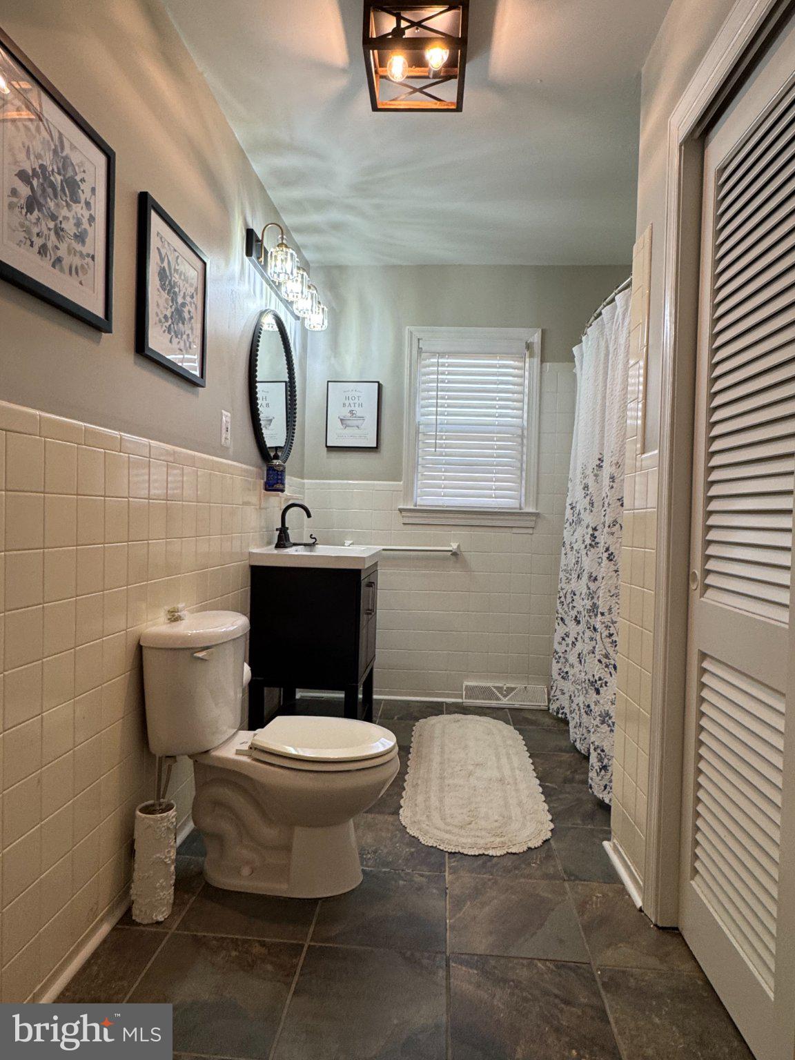 10801 ROLLINGWOOD DRIVE N