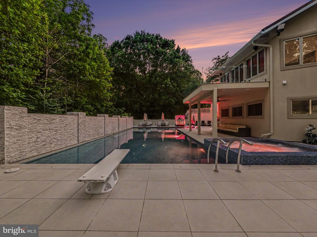 11227 N CLUB DRIVE