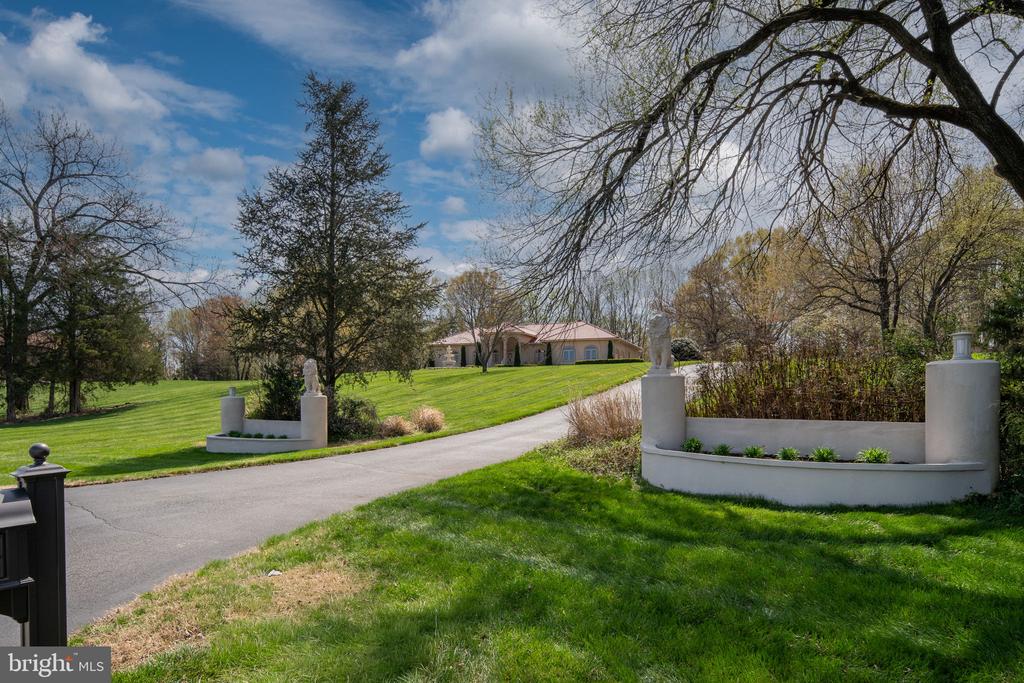 11227 N CLUB DRIVE