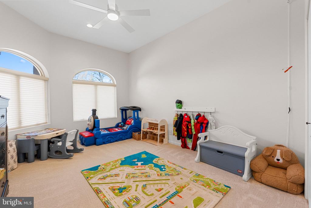 11227 N CLUB DRIVE
