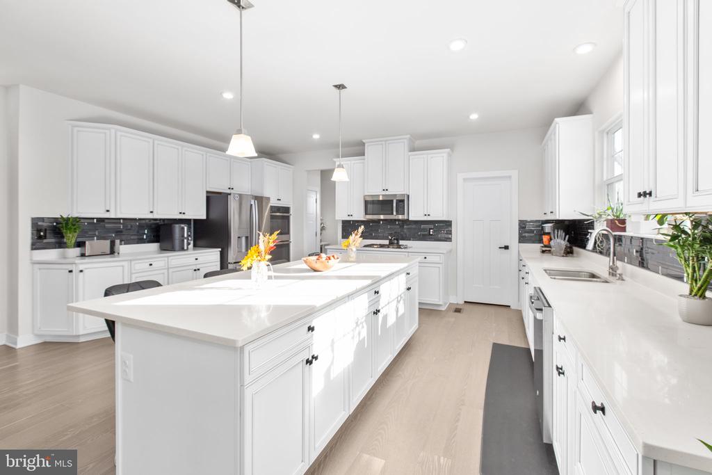 12301 FAWN LAKE PARKWAY