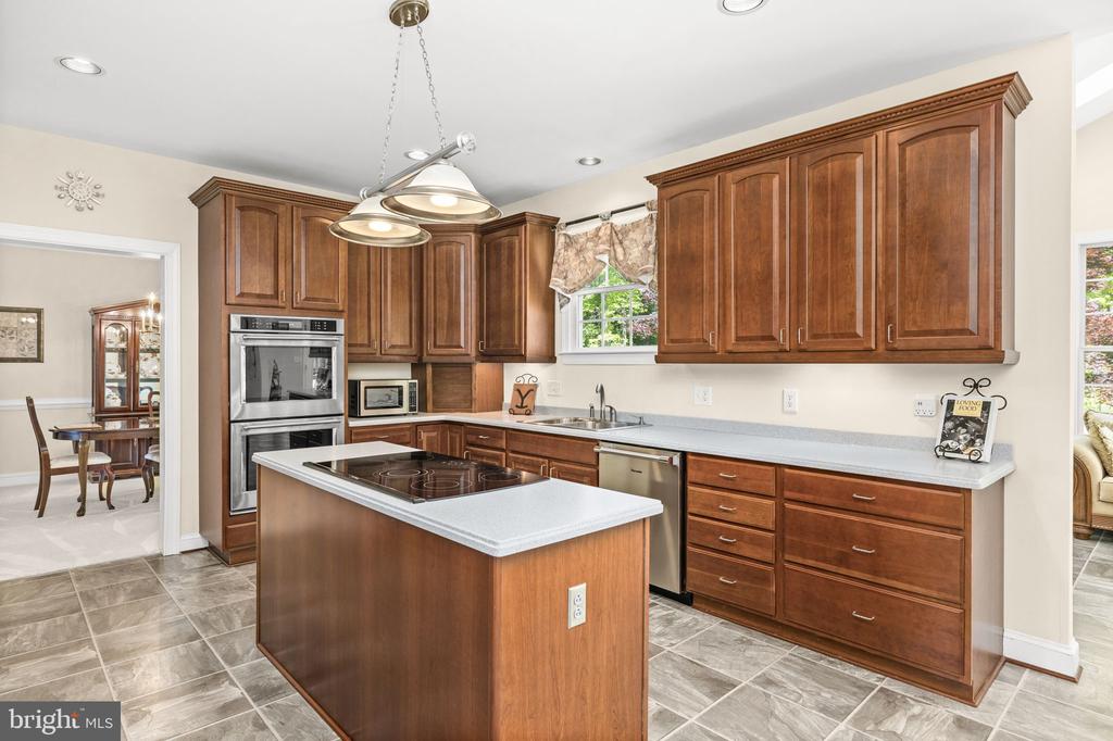 9504 TRENTHAM TRAIL