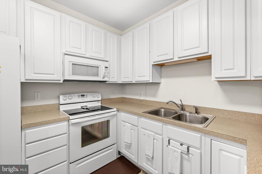 9504 TRENTHAM TRAIL