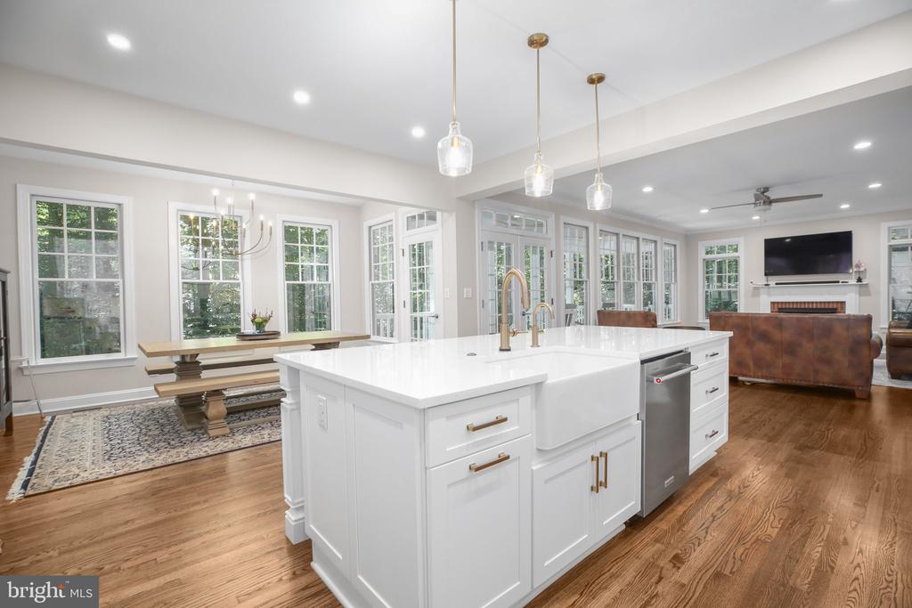 7217 BLOOMSBURY LANE