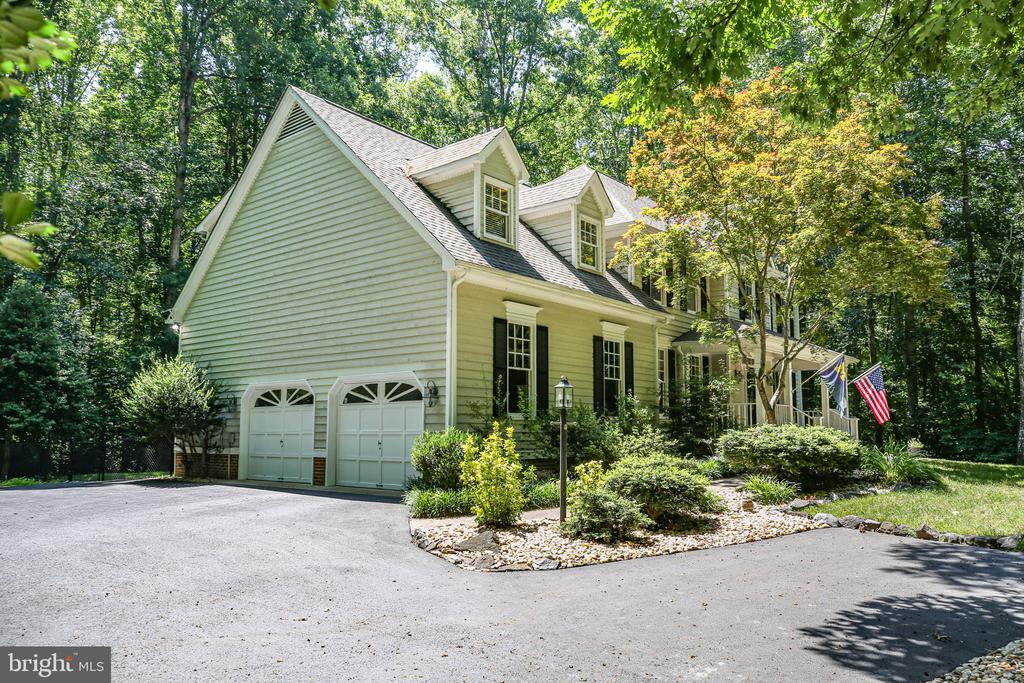7217 BLOOMSBURY LANE