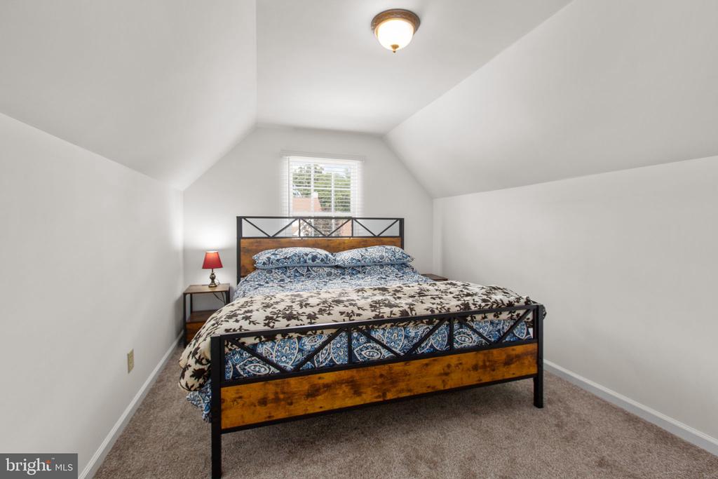 5416 HAZEL COURT