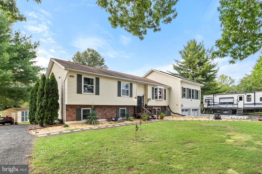 8908 JENNINGS LANE