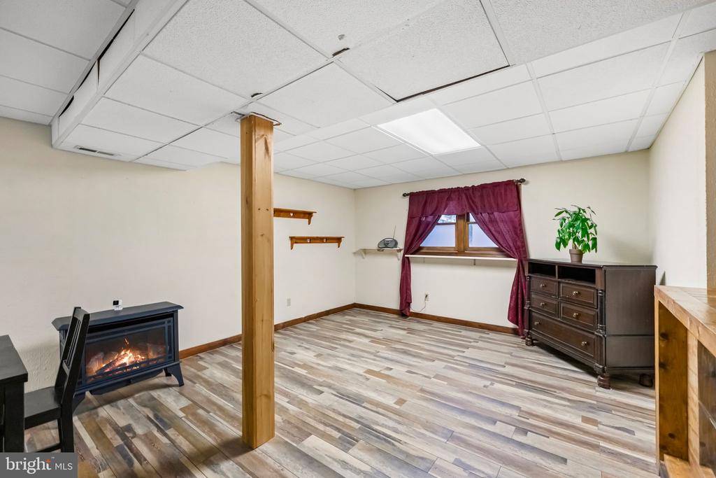 8908 JENNINGS LANE
