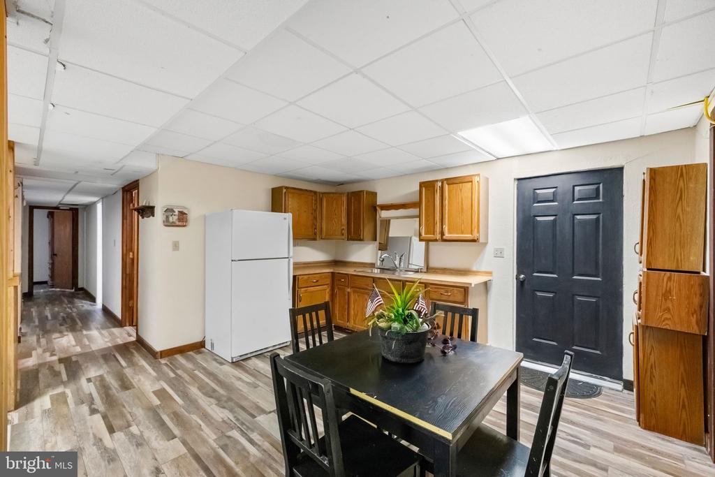 8908 JENNINGS LANE