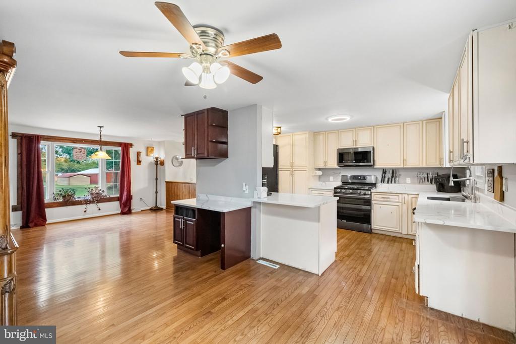 8908 JENNINGS LANE