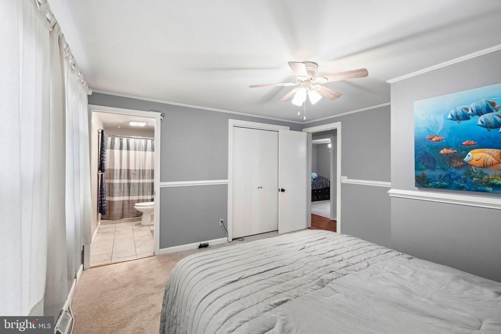 8908 JENNINGS LANE