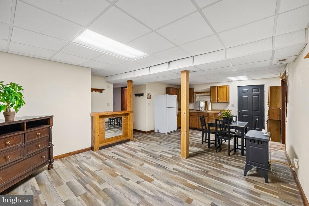 8908 JENNINGS LANE
