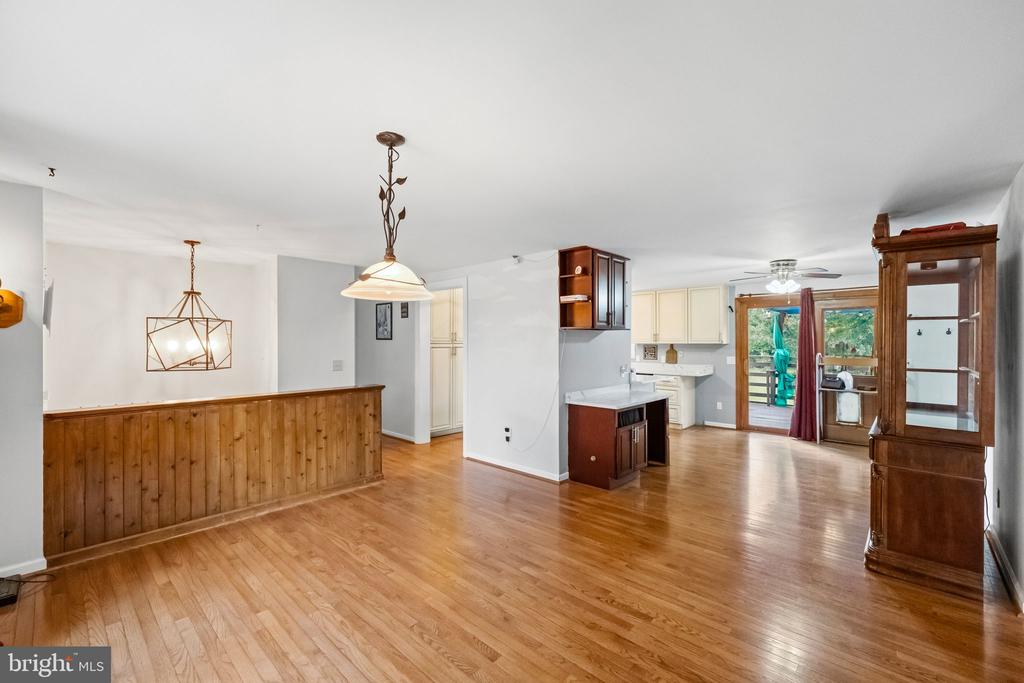8908 JENNINGS LANE