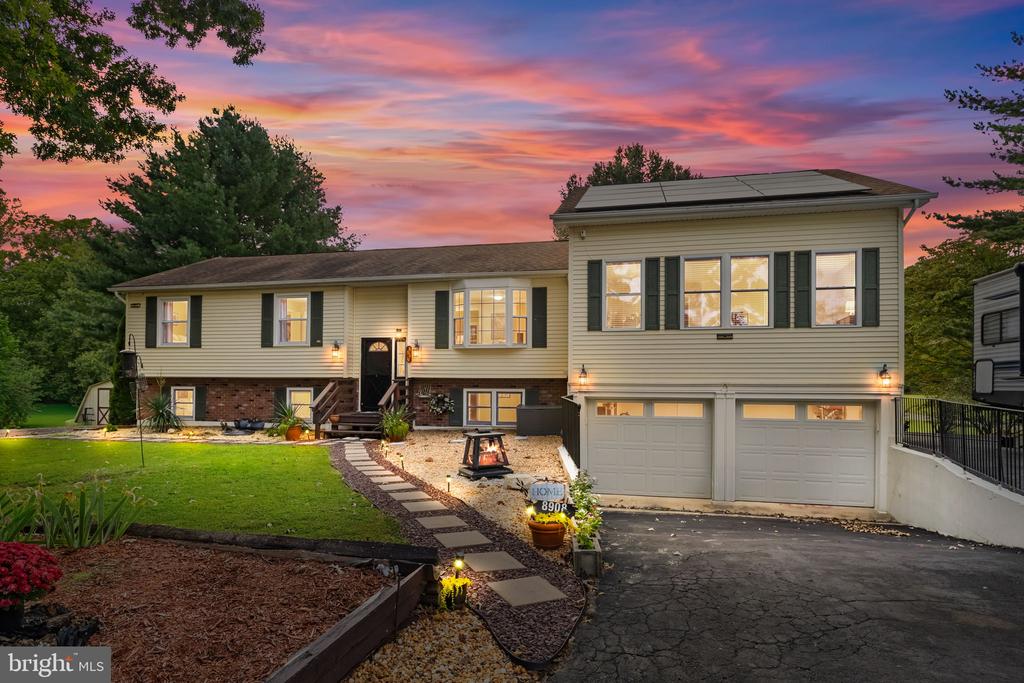 8908 JENNINGS LANE