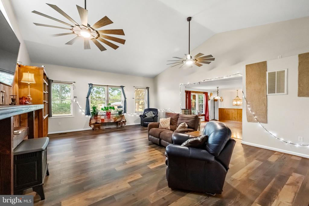 8908 JENNINGS LANE