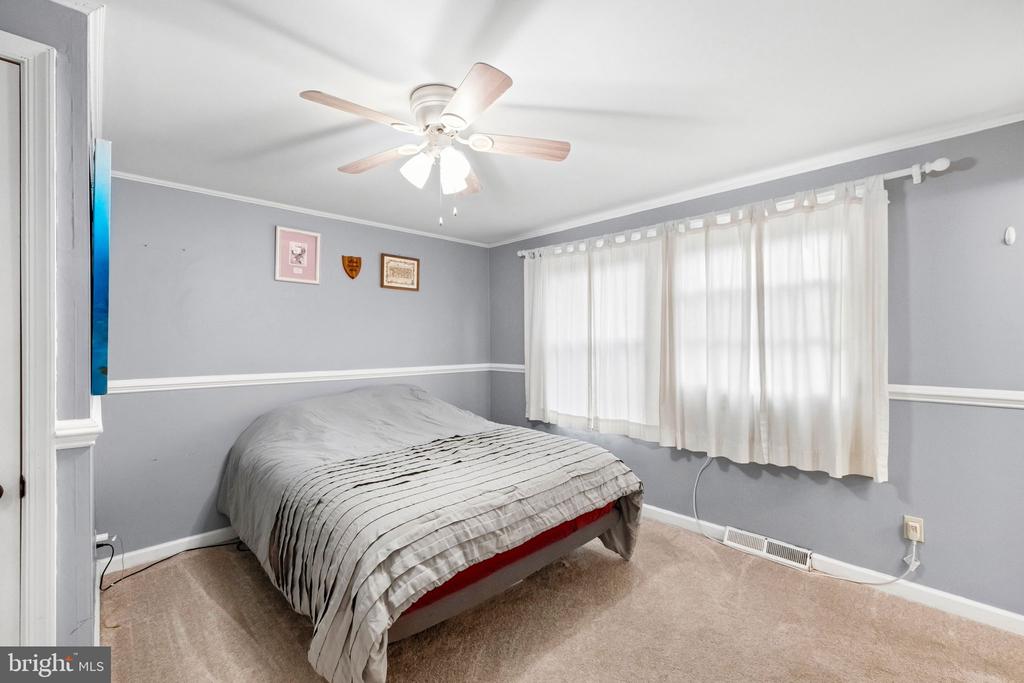 8908 JENNINGS LANE