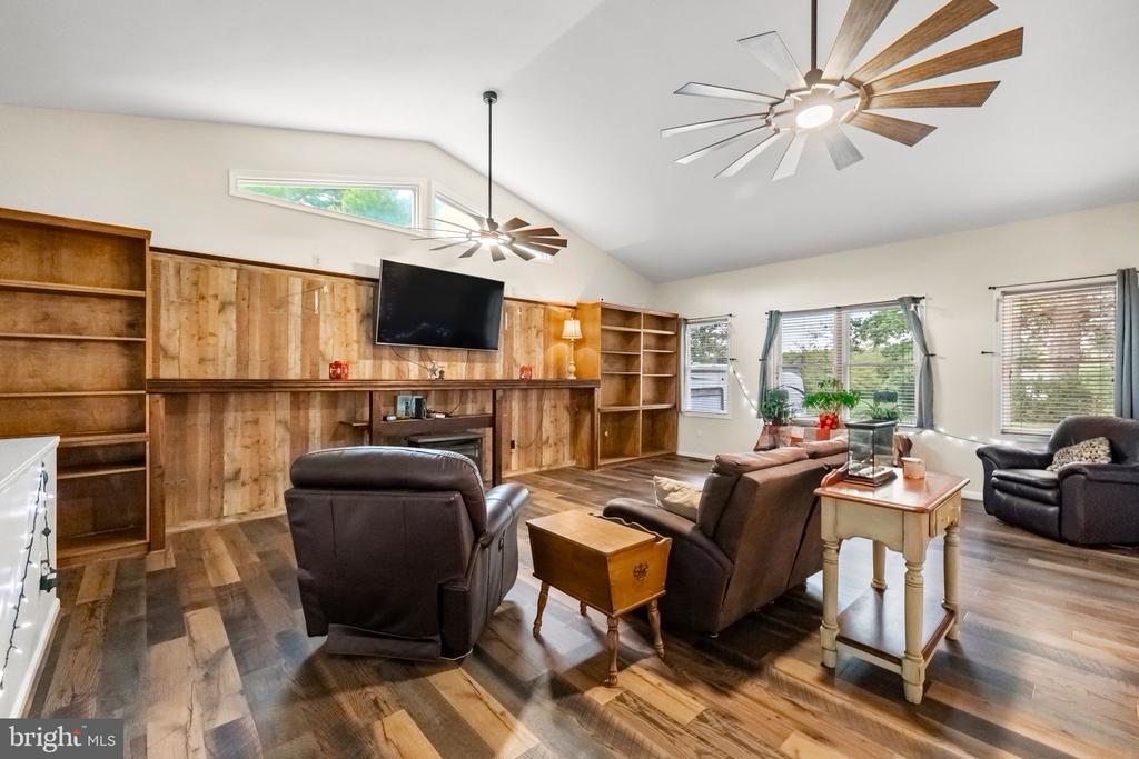 8908 JENNINGS LANE