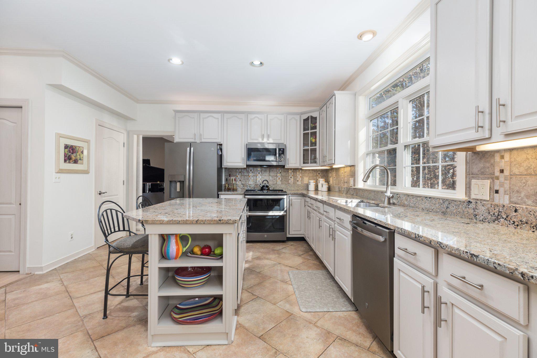 18 Ludwell LANE