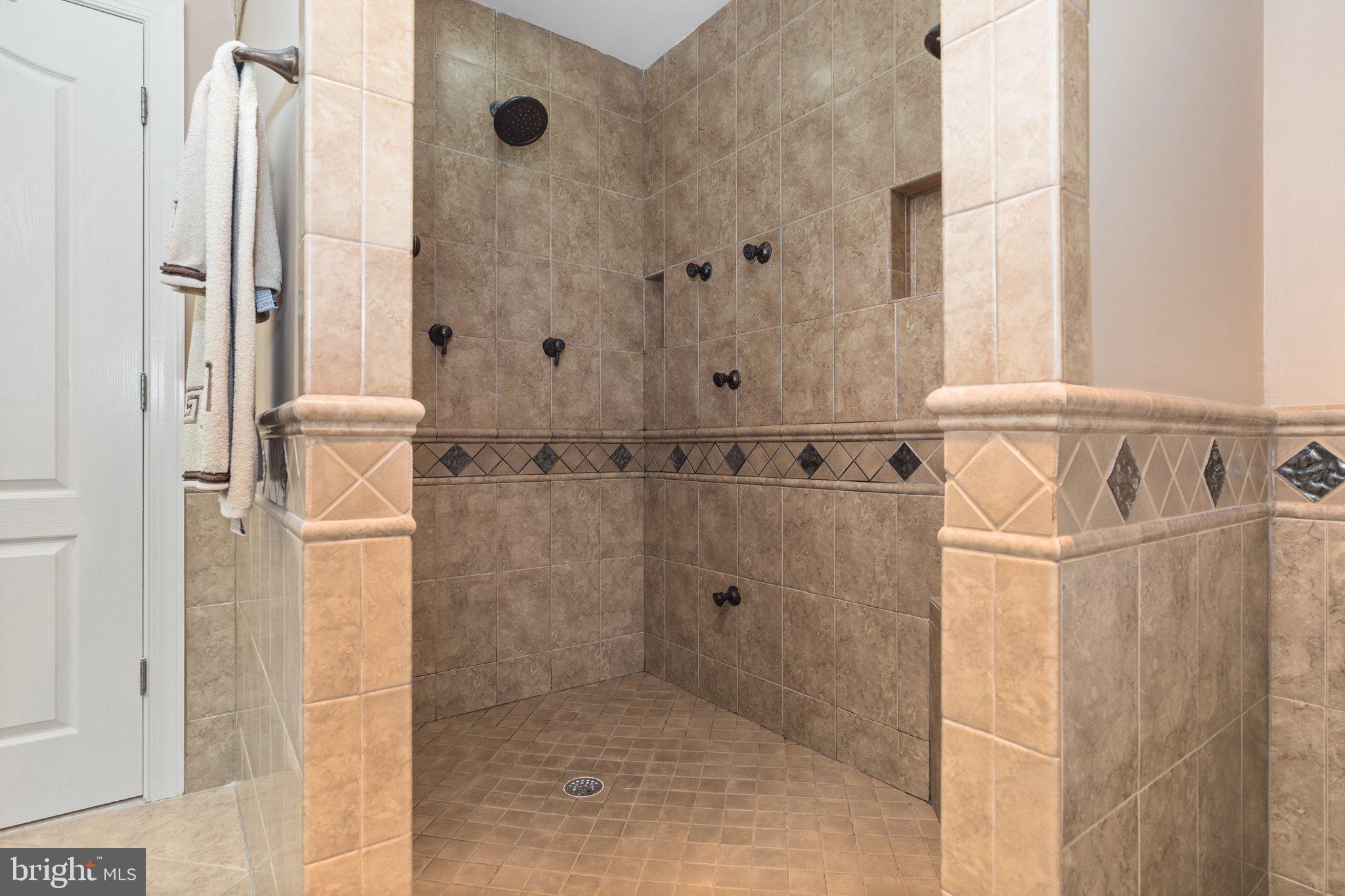 18 Ludwell LANE