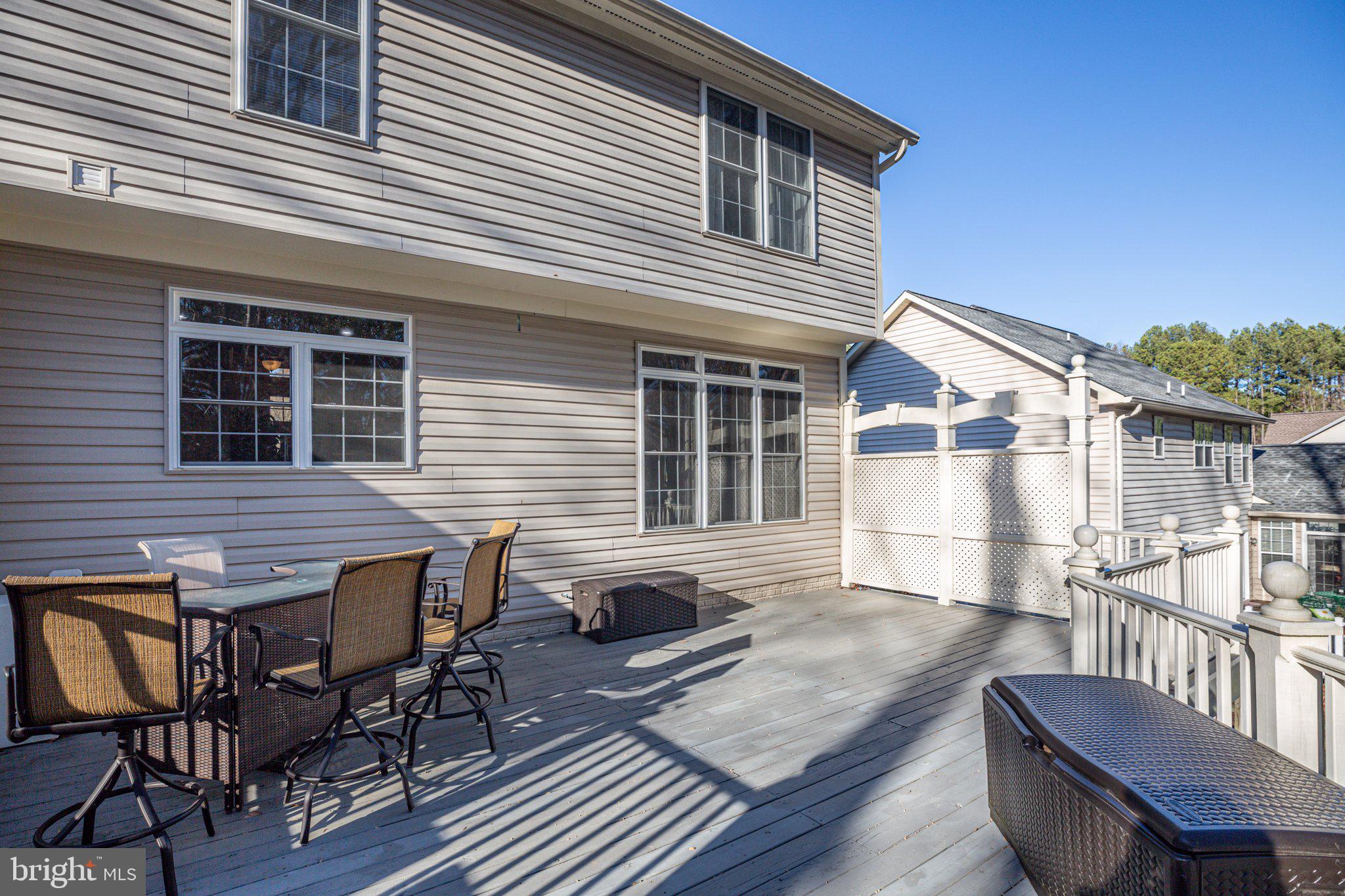 18 Ludwell LANE