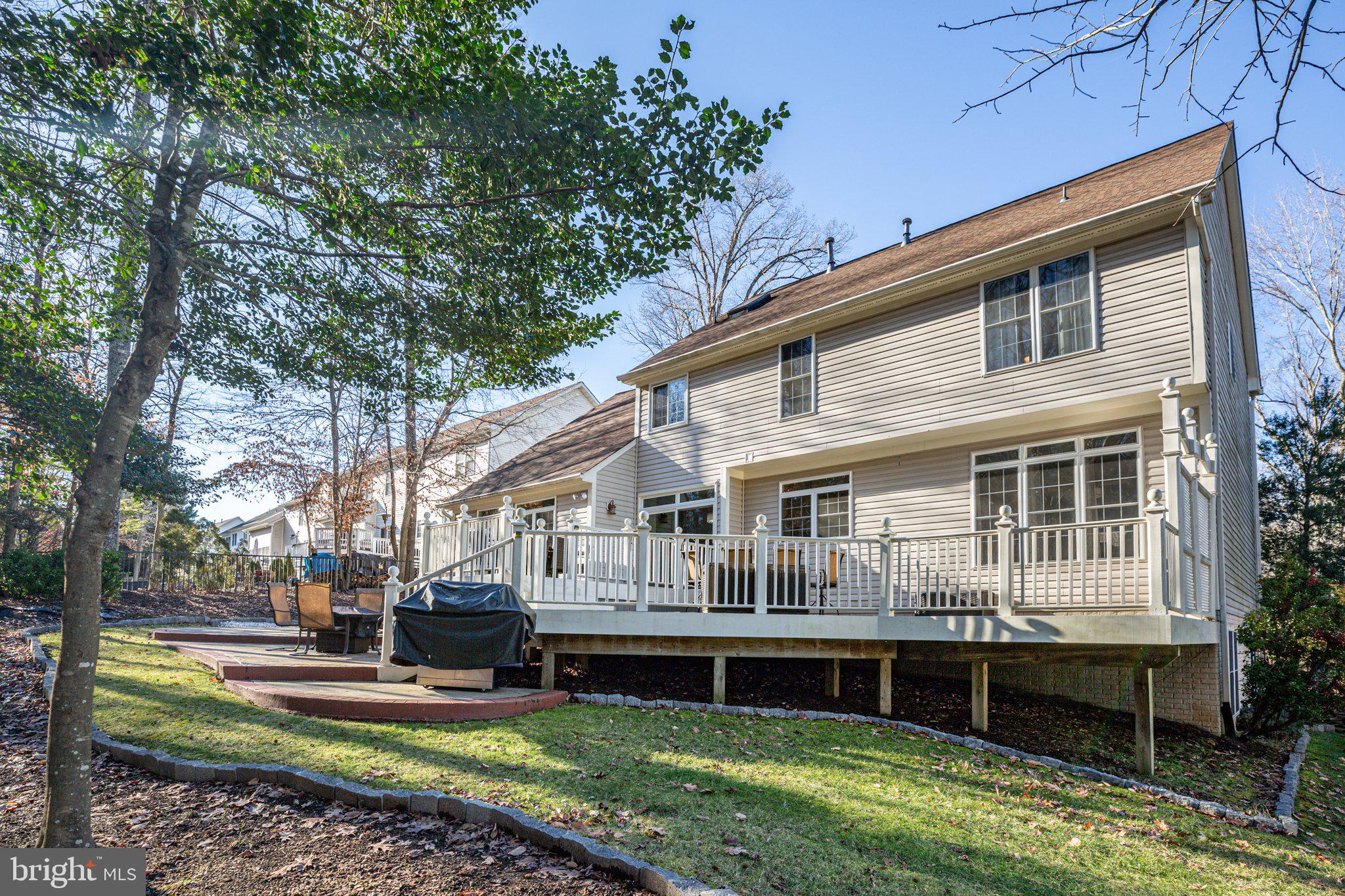 18 Ludwell LANE