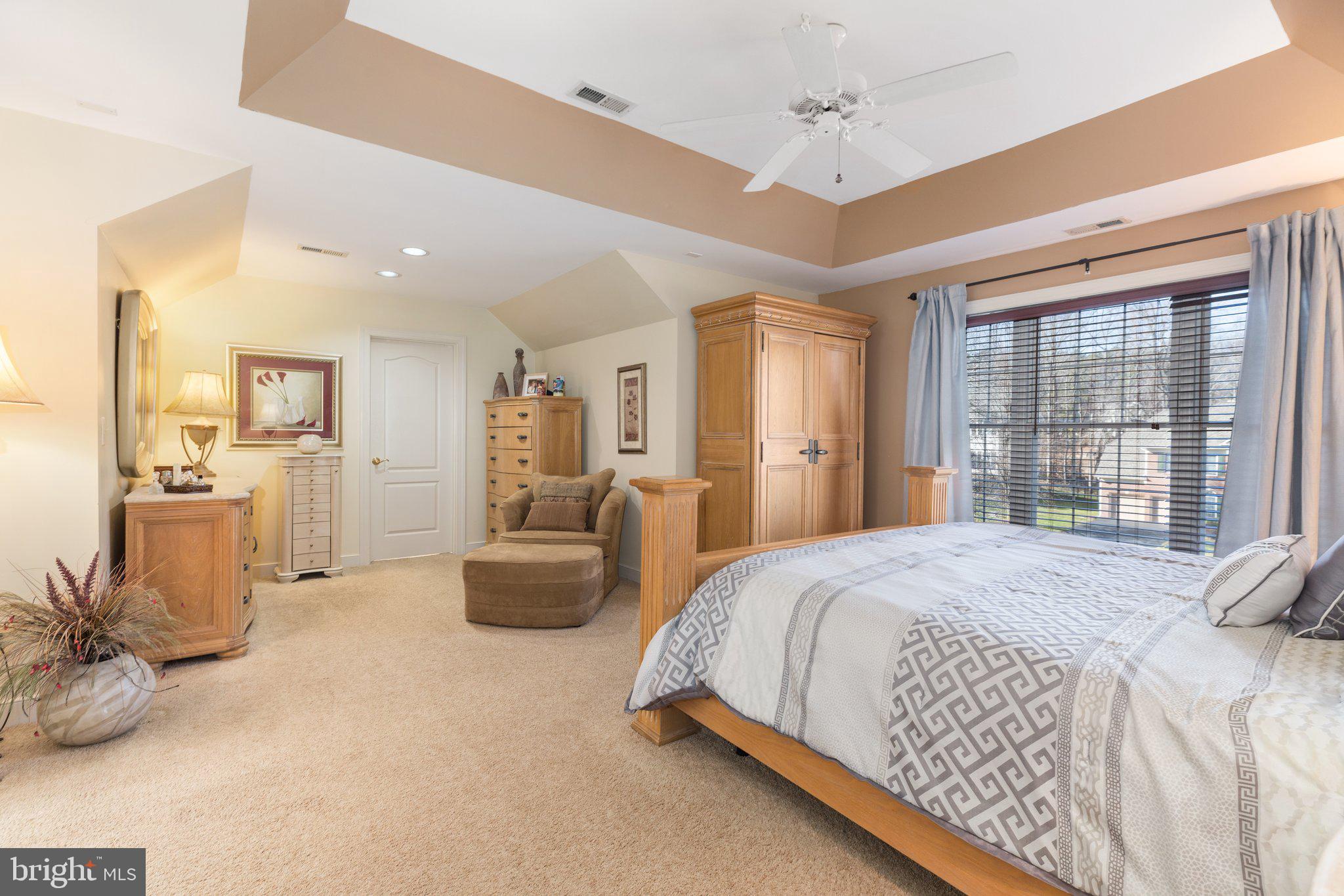 18 Ludwell LANE